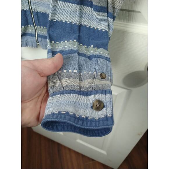 Cabin Creek Woman L Shacket Lightweight Denim Look Striped Button Sleeve - Picture 5 of 9